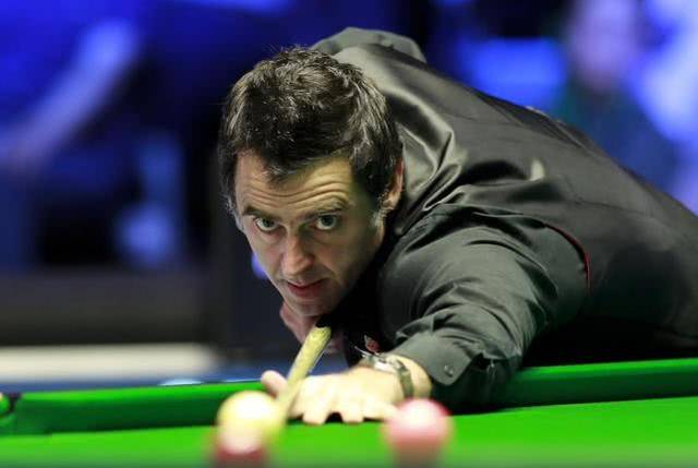 足球比赛中 足球比赛中